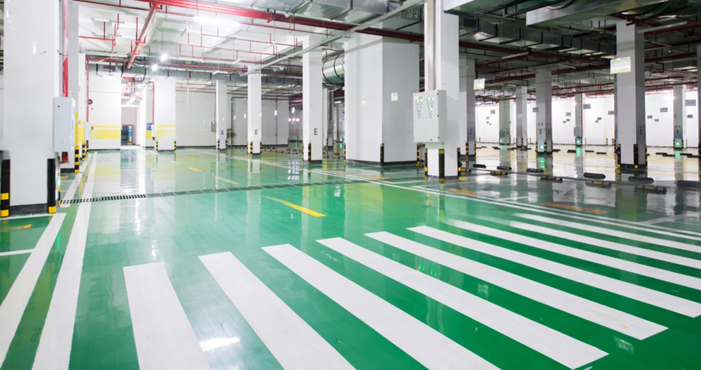 Epoksi boya ile kaplanmış otopark zemini
